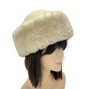NWOT Sheepskin Hat Small Ivory